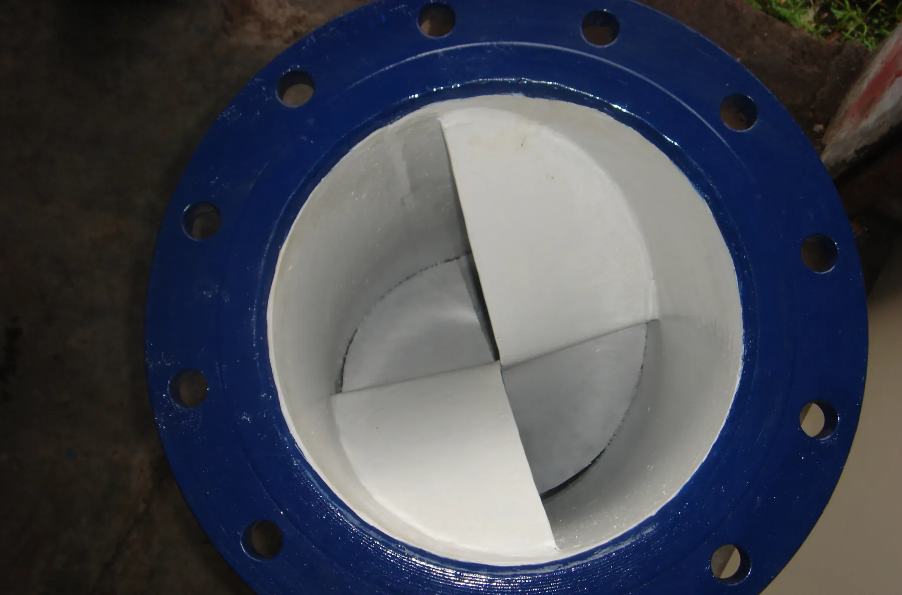 Static mixer: the mixing elements inside the flanged pipe