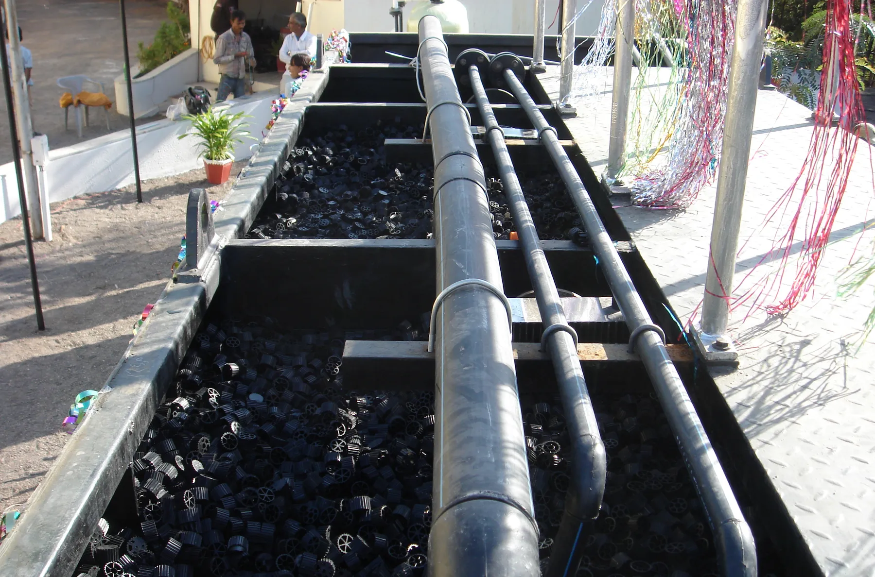 Media carriers in MBBR compartments under the air header