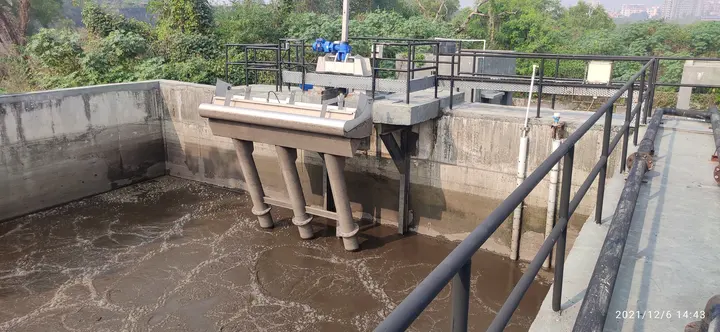 SBR basin of a municipal sewage treatment plant, with its decanters