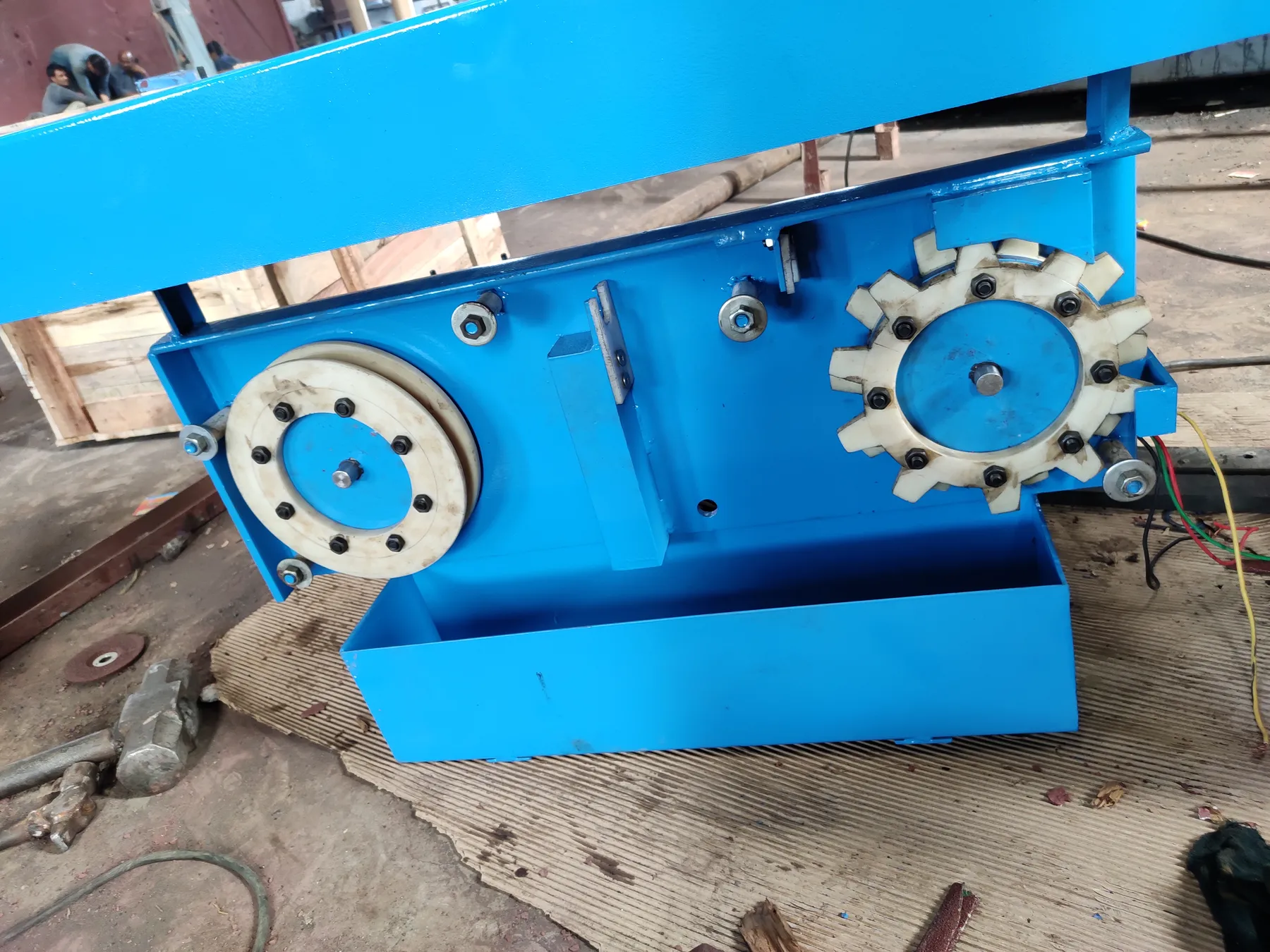 Drive assembly with gearbox and sprocket, ready to ship